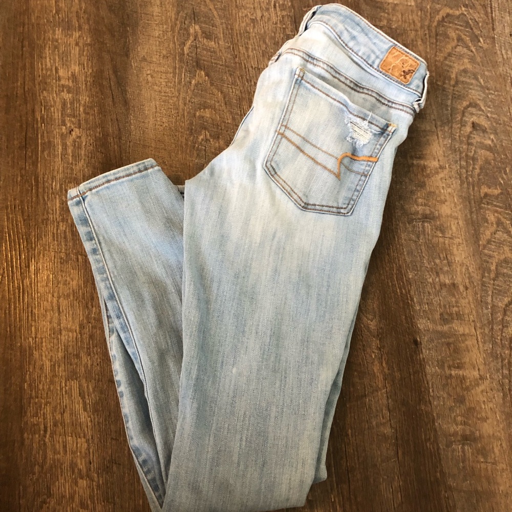 American Eagle Light Wash Skinny Jeans